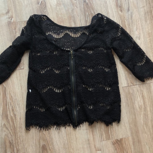 Stunning Lace shirt - Picture 2 of 2